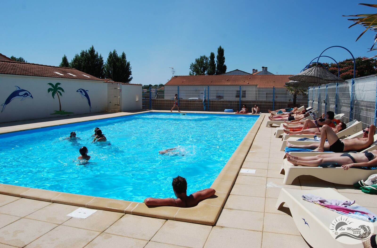 Outdoor Pool with Paddling pool